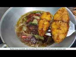 Ikan goreng is an indonesian and malaysian dish, consisting of deep fried fish or other forms of seafood. Resepi Ikan Merah Masak Asam Youtube