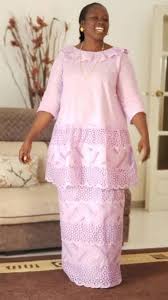 Modele bazin blanc broderie rouge | tenue africaine, mode africaine, mode africaine robe. 900 Idees De Bazin Brode En 2021 Mode Africaine Tenue Africaine Bazin Brode