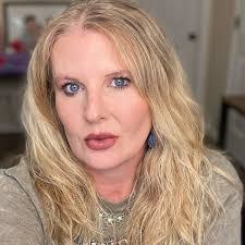 Crystal Bond's Instagram, Twitter & Facebook