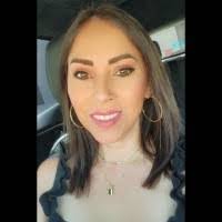 Amanda Stencel's Instagram, Twitter & Facebook