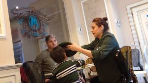 Raluca olaru, soția lui mircea radu, este o prezență discretă. Inainte De A Ajunge Din Nou La Maternitate Mircea Radu A FÄƒcut O Oprire La CofetÄƒrie