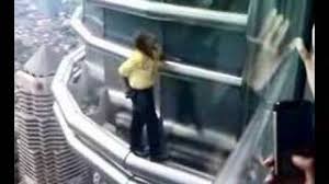 Wolę krótkie i intensywne życie niż długą i nudną egzystencję. French Spidey Spiderman Alain Robert Reach The Top Of Petronas Twin Towers Klcc I M Saimatkong