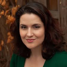 Esteli Gomez (Soprano)