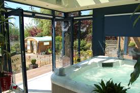 Detendez Vous Dans Votre Jacuzzi Veranda Bioclimatique Veranda Veranda 4 Saisons