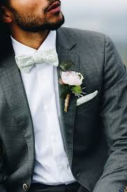 Fliege Mit Spitze Hippie Stil Fur Den Brautigam Grauer Anzug Hochzeit Anzug Hochzeit Grauer Zweiteiler