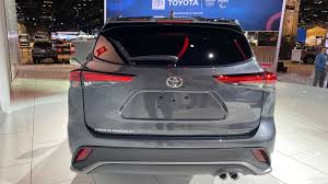 2021 highlander & highlander hybrid specifications. 2021 Toyota Highlander Xse Shows Its Sporty Side In Chicago