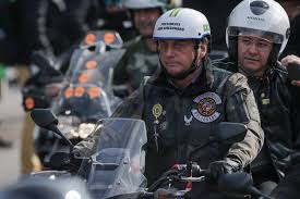 Após fazer uma moto carreata em comemoração ao dia das mães, jair bolsonaro discursou ao público sem usar máscara. Rich And Poor In The Fall Of Bolsonaro 06 27 2021 Vinicius Torres Freire Around World Journal