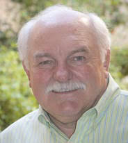 Laura Hettwer's Instagram, Twitter & Facebook