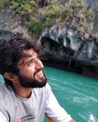 10 Pictures Of Telugu Actor Vijay Deverakonda That Will Make You Thirsty Desimartini A remake of telugu hit arjun reddy starring vijay devarakonda and shalini pandey.
