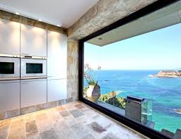 Agencement Cuisine De Reve Avec Vue Sur La Mer Et L Ocean Cuisines De Reve Agencement Cuisine Et Maisons Mediterraneennes
