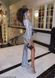 Michelle keegan gave fans a glimpse of her toned abs on sunday as she showed off her glossy new locks following a trip to the hair salon. Michelle Keegan Reveals She S Stopped Dry January After Just Eight Days Daily Mail Online