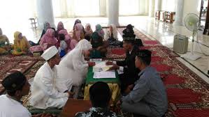 May 25, 2021 · biaya rp 600.000 juga berlaku untuk pasangan yang menikah di luar kantor kua seperti penyelenggaraan akad nikah di rumah pribadi, masjid, hingga gedung pertemuan. Kanwil Kementerian Agama Provinsi Aceh Seuramo