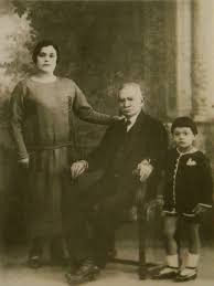 Marcelo nuno duarte rebelo de sousa (lisboa, 12 de diciembre de 1948) es un político portugués, presidente de la república desde marzo de 2016. O Castro Manco Entre As Brumas Da Memoria Dos Teus Egregios Avos De Paco De Vides Ao Palacio De Belem