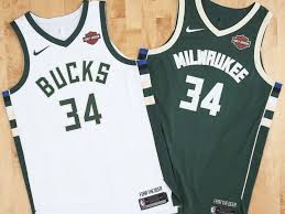 Ideal ist es natürlich, das ausgewählte trikot zusammen mit den passenden shorts anzuziehen. Milwaukee Bucks Add A Harley Davidson Patch To Their Jerseys