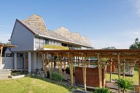 Let's get to know the style of japanese minimalist house september 29, 2019. Budi Pradono Combines Modern And Traditional Constructions At Bali House