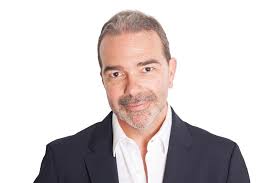 O diretor de programas da tvi esclareceu nas redes sociais a posição da estação televisiva face à discriminação sexual de um dos concorrentes do big brother 2020. Nuno Santos E O Novo Diretor Geral Da Tvi Maisfutebol