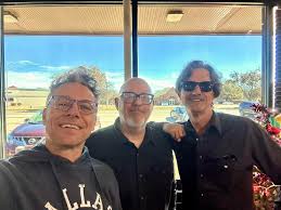 Huge thanks to Joe & Vickie Chamness for connecting me with Mark W.  Batchelder. I was invited to be the guest artist for his group the  Community Music Connection, a lovely guitar