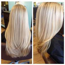 Blonde highlights on natural brown hair look simply cute! Hair Goals Hair Styles Blonde Hair Looks Platinum Blonde Hair