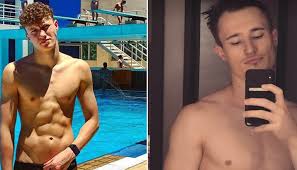 I tuffatori inglesi festeggiano le medaglie NUDI su OnlyFans - BitchyX