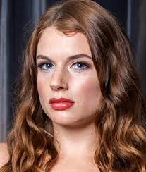 Isabelle Reese's Instagram, Twitter & Facebook