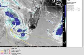 Un nuovo ciclone tropicale sta passando sopra l'africa australe e sta colpendo ancora una volta l'ex è stato chiamato guambe ed il terzo nel giro di sei settimane, un'anomalia stagionale sul canale del. South Indian 21s Guambe Forecast To Intensify To Us Category 2 By 48hours 18 09utc Update