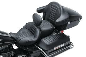 Amazon.com: Mustang Motorcycle Seats 79006 Super Touring Deluxe One-Piece  Seat for Harley-Davidson Electra Glide Standard, Road Glide, Road King &  Street Glide 2008-'21, Deluxe, Black, Extended Reach : Automotive