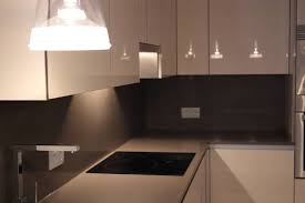 Vivienda totalmente reformada a estrenar, cocina y baños completamente nuevos, plaza de garaje muy cómoda y amplio trastero. Diseno De Cocinas Diseno De Cocinas En Las Rozas Cocina Moderna Rey Gola Hueso Con Encimera Silestone Y Uns Diseno De Cocina Disenos De Unas Cocinas Modernas