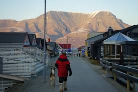 The islands are directly north of continental norway. 100 Consecutive Months With Above Normal Temperatures At Svalbard The Independent Barents Observer