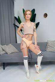 Tea Mint - Free nude pics, galleries & more at Babepedia