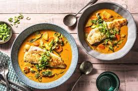 Seehecht Auf Buntem Gemusecurry Rezept Hellofresh Rezept Gemuse Curry Seelachsfilet Rezept Lebensmittel Essen
