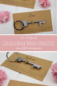 Diy Personalisiertes Gastgeschenk Zur Hochzeit Speziell Fur Manner In 2020 Personalisierte Gastgeschenke Geschenke Gastgeschenke