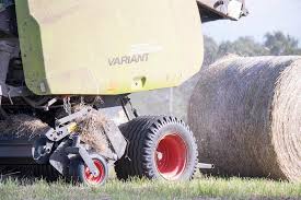 Claas Variant 385 RC Baler
