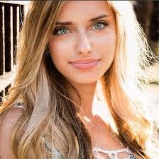 Eliana Sierra's Instagram, Twitter & Facebook