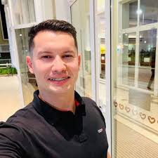 Boa noite .... Tenho 43 anos . Moro em Tubarão.