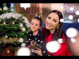 Www vmstudio ro simona solomon e noaptea de craciun. Eva Andra Deschide Usa Crestine Youtube Christmas Bulbs Eva Make It Yourself