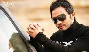 صورة تامر حسني بإطلالة رائعة داخل سيارته موقع تيربو العرب mens sunglasses sunglasses square sunglasses men