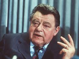 Wenn markus söder kanzlerkandidat wird, wäre eine regierungsbildung ohne die union den ergebnissen einer umfrage zufolge nicht mehr möglich. Die Kanzlerkandidaten Der Csu Archiv