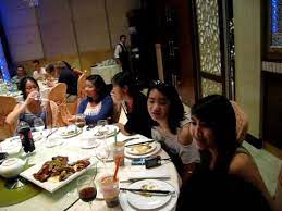 Invite friends over for a cozy dinner costing $5 or less a person. Jennifer S Sweet 16 Surprise Dinner Party Youtube