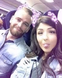 GALERIE: Na prvním rande si sundala paruku a odhalila holou hlavu.  Podívejte se, jak zareagoval!