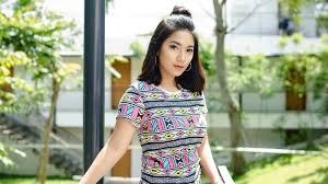 Pada tahun 2012, ia merilis mini album yang berisi tiga lagu di dalamnya. Setelah Ketahuan Merokok Dinda Kirana Terciduk Lakukan Hal Berbahaya Di Jalan Tak Patut Dicontoh Tribunnews Com Mobile