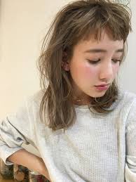 ミディアムさん向け たまにはストレートな髪型で攻めてみない hair ミディアムシャグヘアカット クレイジー 髪 オン眉 ロング