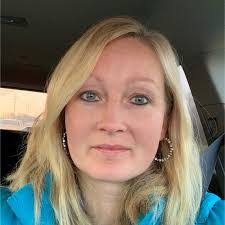 Erin Toth's Instagram, Twitter & Facebook