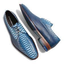 De veterschoenen zijn gemaakt van leer en hebben ook een voering en binnenzool van dit materiaal. 14493 00 Floris Van Bommel Blauwe Leren Snakeprint Heren Veterschoen Nette Herenschoenen Mannenlaarzen Schoenen Mannen