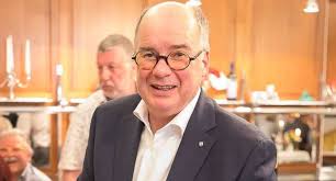 Wem's zu viel wird, gehört nicht ins Team. Das muss halt auch sein“