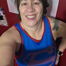 Looking to get some tasteful family photos done. Please recommend a fun  photographer 🙂 I'm not a regular mom, I'm a fun mom. 😂 photos for  reference