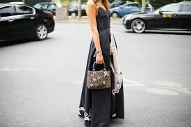 We have great2021 zapatos y bolsos on sale. Los 3 Mandamientos Para Ser La Invitada E Ir De Negro Vogue Espana