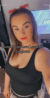 Tegan Holmes (@itsteganbaby)