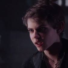 Pin By Mars On Peter Pan With Images Robbie Kay Peter Pan Peter Pan Ouat Peter Pan