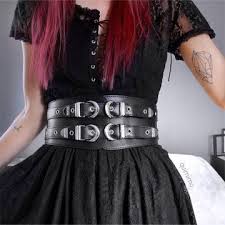 Elle possède un filet élastique pour tenir vos cheveux. Metalmonde Fr Votre Boutique Metal Et Punk Chaussures Tee Shirts