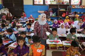 Dalam tema ini kreativitas ditujukan untuk anak usia dini, sehingga kreativitas anak usia dini diartikan sebagai proses dimana seorang anak menghasilkan mewarnai adalah metode yang bagus dan bisa anda berikan pada anak. Tingkatkan Kreativitas Dan Minat Bakat Anak Usia Dini Pemkab Lambar Gelar Lomba Mewarnai Tingkat Paud